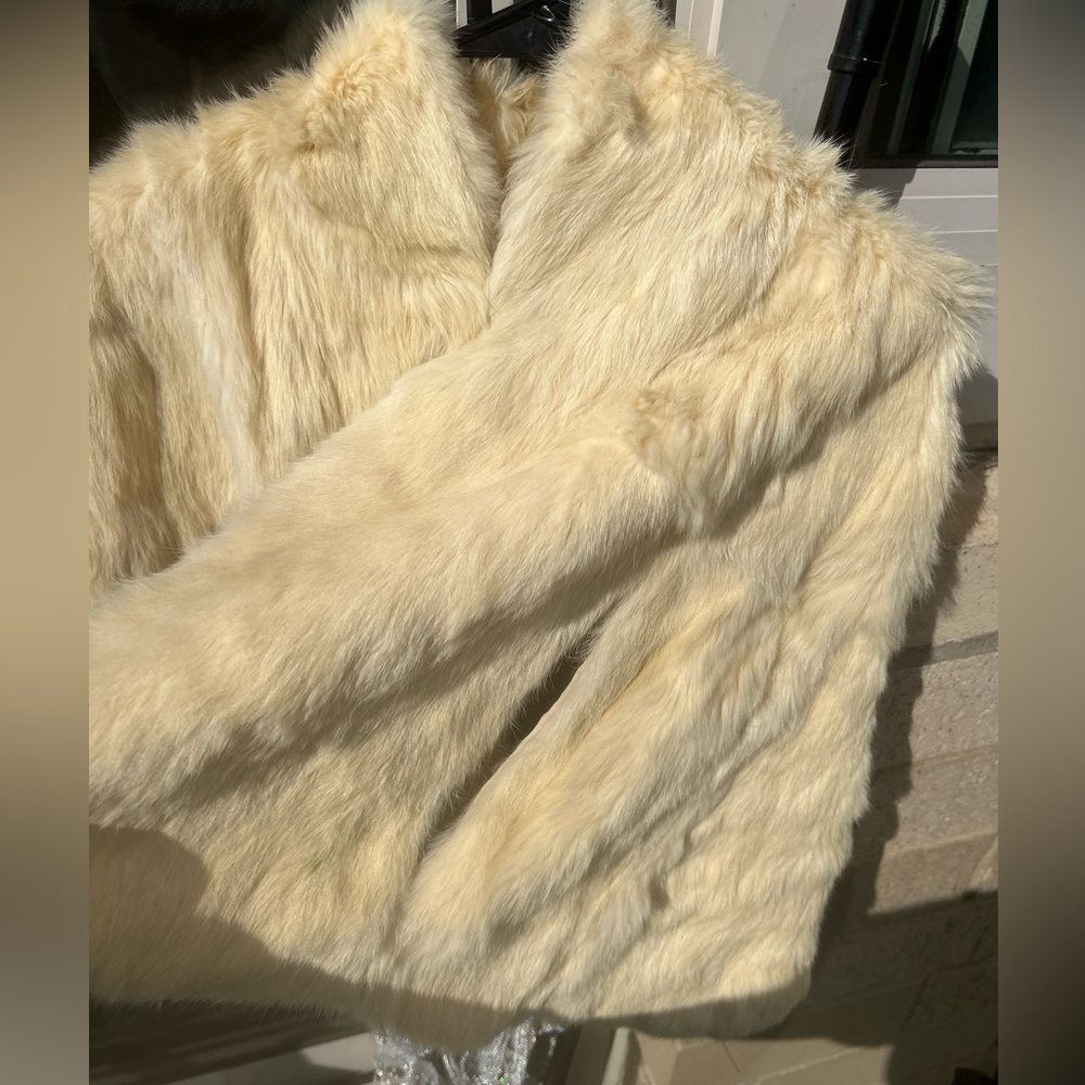 Genuine Rabbit Cape - Picture 4 of 5